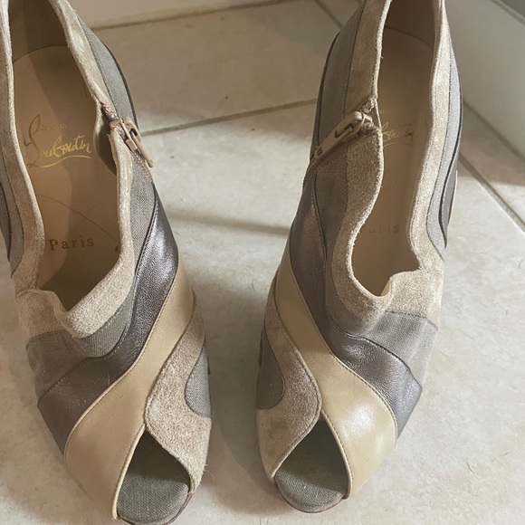 Christian Louboutin - Picture 3 of 3